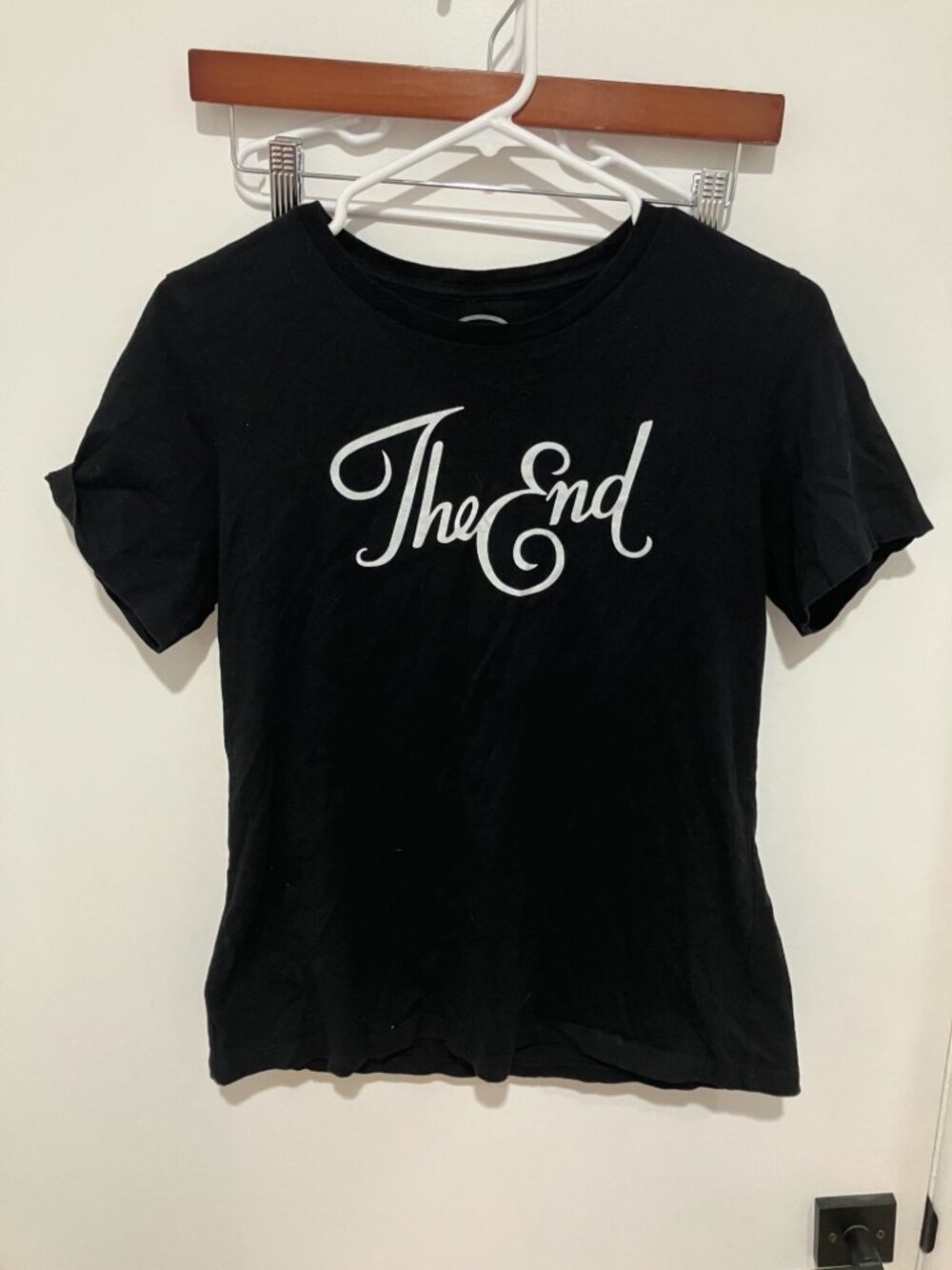 Cotton Bureau Vintage Style "The End" Movie Credit Black Crop T-Shirt Medium